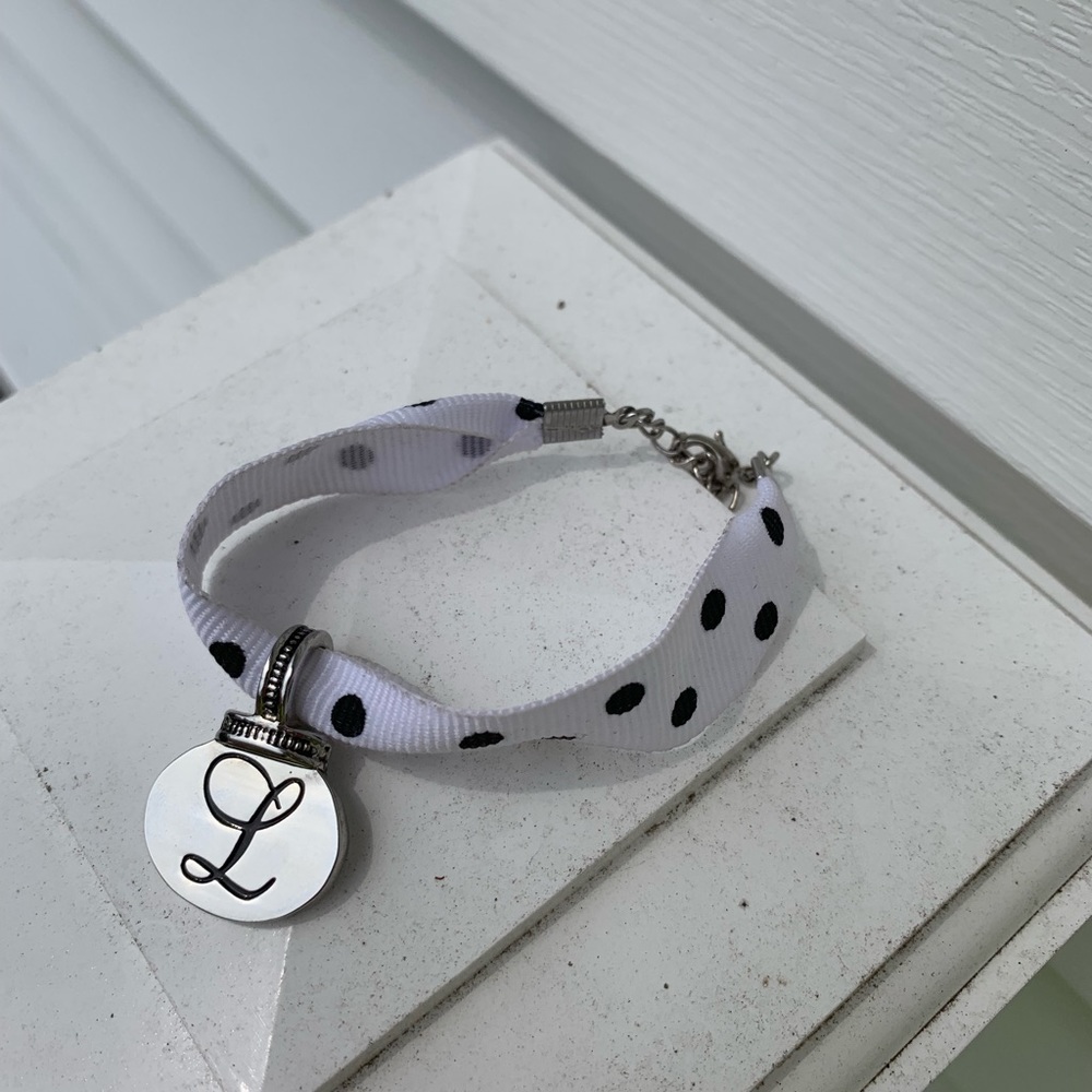 NWOT: POLKA DOT CURSIVE “L” WOMEN’S BRACELET